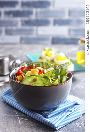 Green vegan salad from green leaves mix and vegetables. diet food 109523145