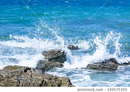珊瑚礁和波浪飛濺 109525303