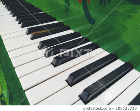 A piano or piano is a stringed percussion and keyboard musical instrument. An octave is a musical interval in which the ratio of frequencies between sounds is one to two. Green piano. 109525730