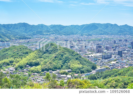 [A panoramic view of Yamaguchi city from the Takamine Castle ruins observation deck] Kamiunorei, Yamaguchi City, Yamaguchi Prefecture 109526068