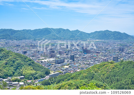[A panoramic view of Yamaguchi city from the Takamine Castle ruins observation deck] Kamiunorei, Yamaguchi City, Yamaguchi Prefecture 109526069