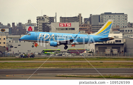 FDA Embraer 170 Fukuoka Airport Abrooch 109526599