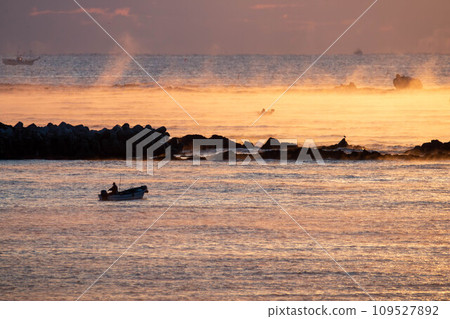 Kesennuma City's early winter tradition "Kearashi" scenery 109527892
