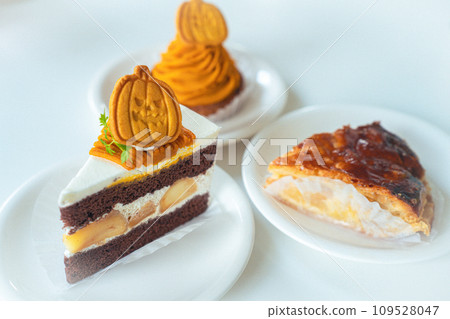 Pumpkin cake from Hisago Confectionery 109528047