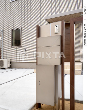 Mailbox with delivery box for detached house Mailbox with delivery box for detached house 109528362