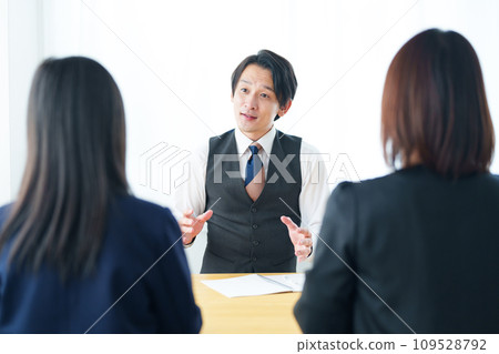 Parent and child meeting with teacher Parent and child meeting with teacher 109528792