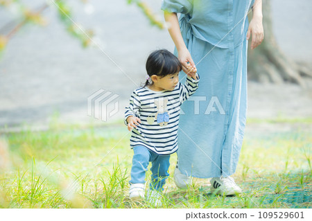 Parent and child playing in the park Parent and child playing in the park 109529601