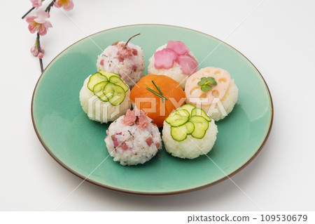 Temari sushi, cherry blossoms, and plum blossoms Temari sushi, cherry blossoms, and plum blossoms 109530679
