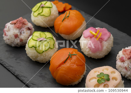 Temari sushi black plate black background Temari sushi black plate black background 109530944