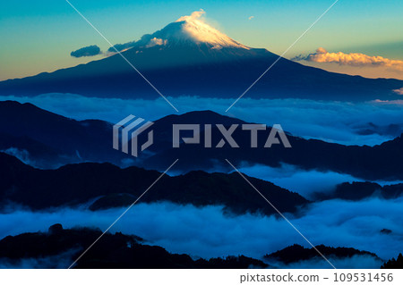 A sea of clouds and Mt. Fuji after the rain seen from Shimizu Yoshiwara A sea of clouds and Mt. Fuji after the rain seen from Shimizu Yoshiwara 109531456
