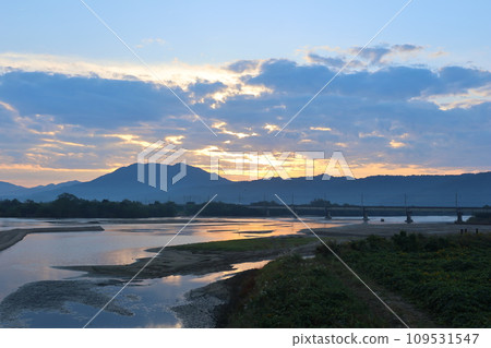 早晨的日井川(島根縣出雲市) 早晨的日井川(島根縣出雲市) 109531547