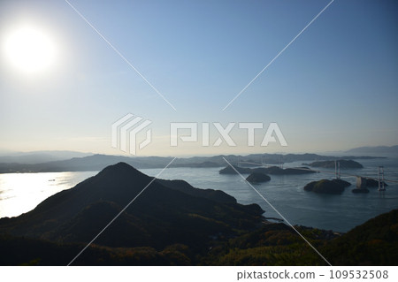 從龜老山展望公園看到的來島海峽大橋 從龜老山展望公園看到的來島海峽大橋 109532508