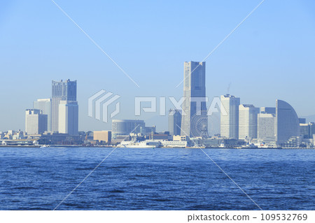 Winter in Yokohama Port seen from Daikoku Pier Winter in Yokohama Port seen from Daikoku Pier 109532769