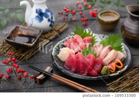 生魚片拼盤佐日式酒（熱酒） 109533300