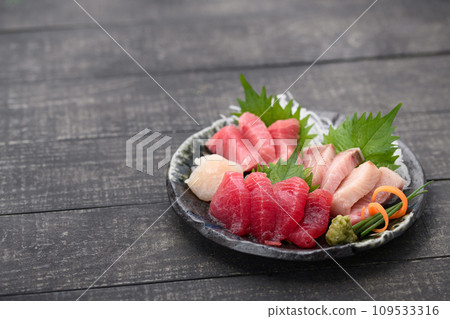 生魚片拼盤 109533316