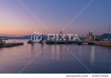 Evening view with a submarine in Kure 109533480