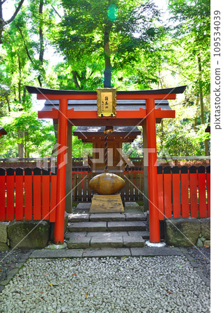 位於京都市下鴨神社忠之森的橄欖球神社座塔社 位於京都市下鴨神社忠之森的橄欖球神社座塔社 109534039