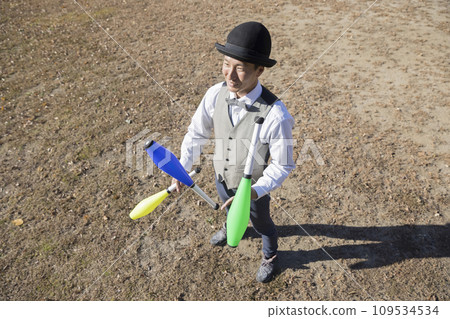 一個男人雜耍的形象 一個男人雜耍的形象 109534534