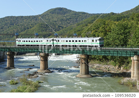 Kiha 40 local train on the Sekihoku Main Line in early autumn Sekihoku Line local train Kiha 40 nearing retirement 109536020