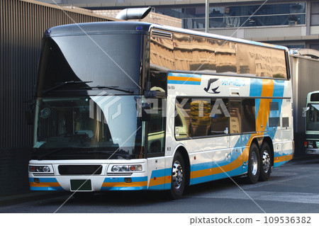JR Shikoku Bus Aero King vehicle stopping at Kyoto Station Hachijo Exit (Kochi Express/Keihanshin Dream Kochi) JR Shikoku Bus Aero King vehicle stopping at Kyoto Station Hachijo Exit (Kochi Express/Keihanshin Dream Kochi) 109536382