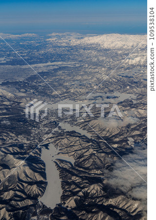 冬季從空中俯瞰磐梯山和五色沼(福島縣) 冬季從空中俯瞰磐梯山和五色沼(福島縣) 109538104