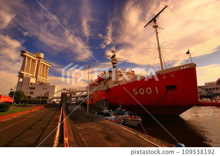 Conveying the history of Antarctic observation from the port of Nagoya to the present day... Antarctic observation ship Fuji Conveying the history of Antarctic observation from the port of Nagoya to the present day... Antarctic observation ship Fuji 109538192