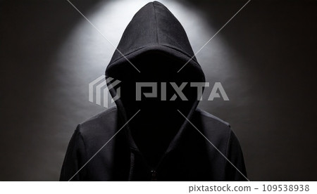 AI 產生的圖像:戴著兜帽看不到臉的人的插圖 AI 產生的圖像:戴著兜帽看不到臉的人的插圖 109538938