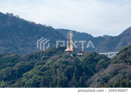 Ferris wheel above the hill 109540607