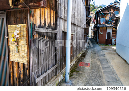 [Important Preservation District for Groups of Traditional Buildings] Toyomachi Mitarai Seaside Alley Scene 6 Kure City, Hiroshima Prefecture 109540836