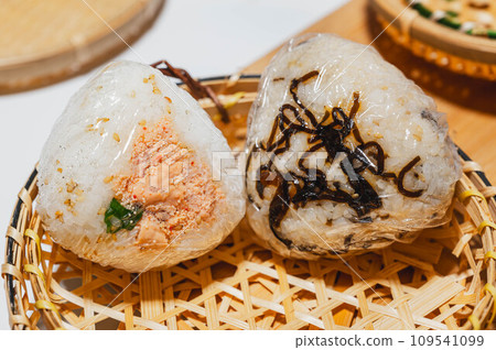 2 types of rice balls 109541099