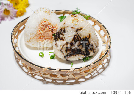 2 types of rice balls 109541106