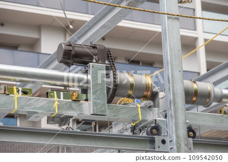 Mechanical parking lot construction for apartment building 109542050