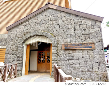Scenery at the entrance of the Tateyama Nature Conservation Center, Ashikaji Temple, Tateyama Town, Shinkawa District, Toyama Prefecture 109542283