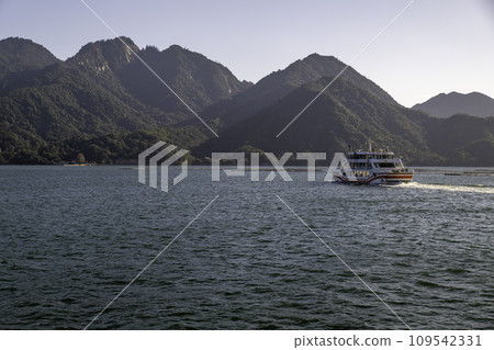 Ferry to Miyajima 109542331