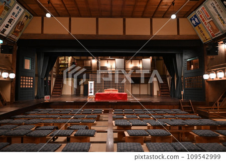 [Tajima's Little Kyoto] Izushi/Castle Town Izushi Eirakukan 109542999