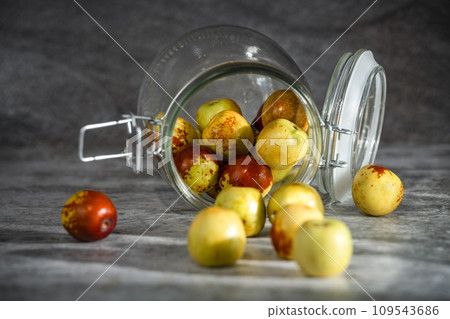Dates on black background plate 109543686