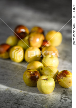 Dates on black background plate 109543693