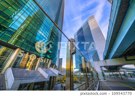 Tokyo cityscape in Japan Clouds spread out in a mesh pattern...December. View of office buildings in Shiodome reflecting the sunset = 9th Tokyo cityscape in Japan Clouds spread out in a mesh pattern...December. View of office buildings in Shiodome reflecting the sunset = 9th 109543770