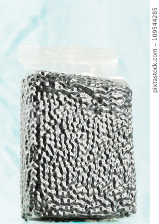 Vacuum packed black beans 109544285