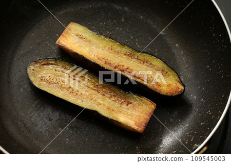 烤茄子烹飪場景 109545003