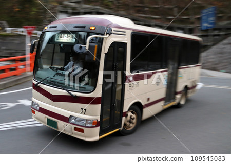 Kyoto bus heading towards Kifune Shrine (33 line: Kifuneguchi Station ⇔ Kifune Shrine) 109545083