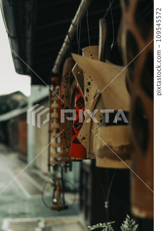 日本屋簷上的竹子風景 109545572