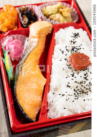 美味的鮭魚午餐 美味的鮭魚午餐 109545666