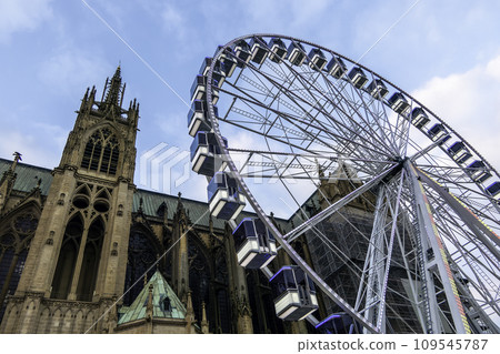 France, Metz, Christmas Market, Ferris wheel in front of Sainte Etienne Cathedral France, Metz, Christmas Market, Ferris wheel in front of Sainte Etienne Cathedral 109545787