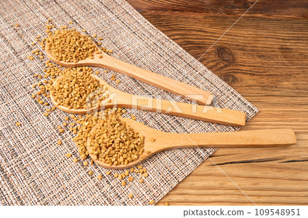 Fenugreek Seeds, Dry Trigonella, Spicy Methi Dana Grains, Indian Kitchen Seasoning Ingredient 109548951