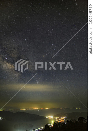 Spring starscape in Setouchi, Milky Way in Tobishima sky 109549759
