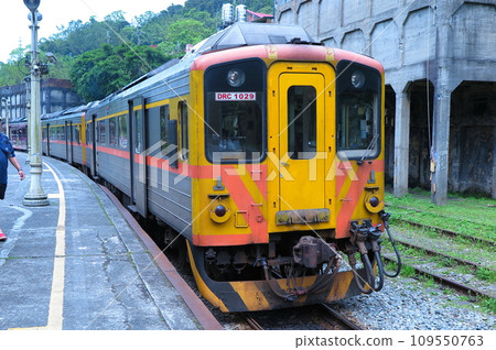 台鐵（台灣鐵路局）DRC1000柴油列車（平溪線精通站） 109550763
