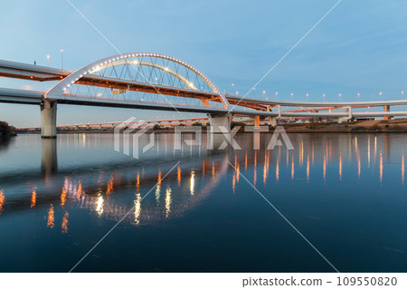 「東京」首都高速五色櫻大橋燈光夜景 「東京」首都高速五色櫻大橋燈光夜景 109550820