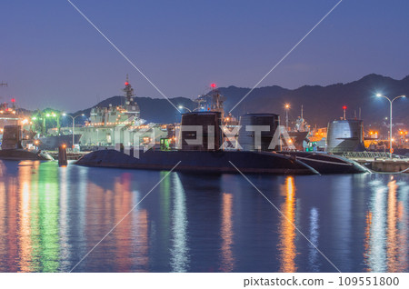 吳市潛水艇夜景 109551800