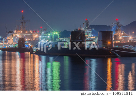 Evening view with a submarine in Kure 109551811